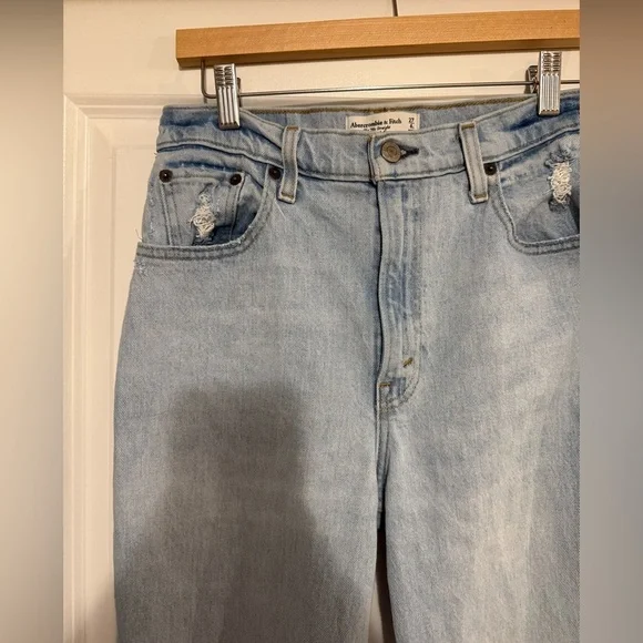 Abercrombie & Fitch Light Blue The 90s Straight Ultra High Rise Ripped Jeans
